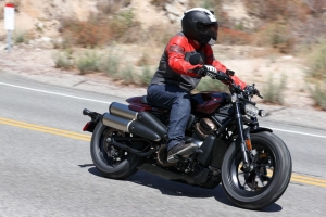 2021-Harley-Davidson-Sportster-S-riding-side-3_4-1024×683.jpg