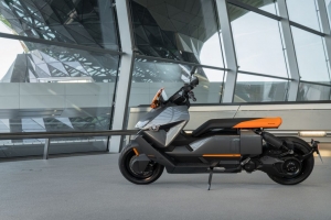 BMW Has an Electric Scooter Again: The Sharp 2022 CE 04
