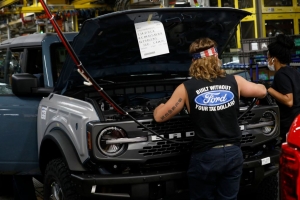 Ford-Bronco-assembly-Getty-4.jpg