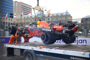 Should Repairs Be Banned on Formula 1 Cars During Red Flags?