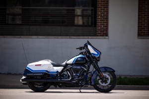 2021-Harley-Davidson-Arctic-Blast-Street-Glide-Special-side-1024×683.jpg