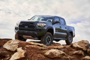 5 Midsize Trucks with the Best Gas Mileage in 2021, According to TrueCar