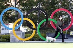 Woman-With-Dog-In-Front-Of-Olympic-Rings-1024×683.jpg