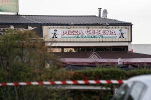 pizzeria-car-crash-France-1024×682.jpg