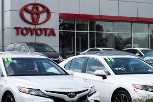 Brand-New-Toyotas-Lined-Up-at-the-Dealership-1024×681.jpg