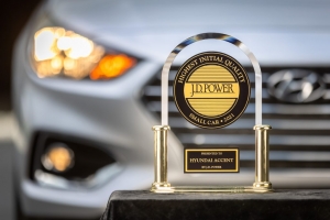 Silver-2021-Hyundai-Accent-and-J.D.-Power-Initial-Quality-Award-1024×683.jpg
